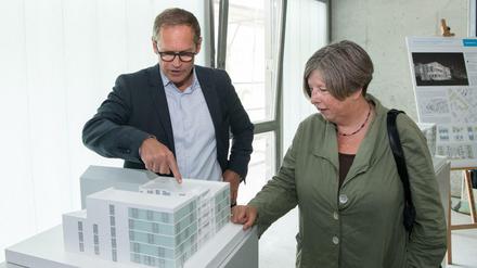 Michael Müller (SPD), Regierender Bürgermeister von Berlin, und Katrin Lompscher (Die Linke), Berliner Bausenatorin