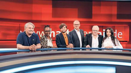 „Hart aber fair“ am Montag. Mehmet Daimagüler (l-r), Shari Reeves, Carim Soliman, Moderator Frank Plasberg, Karlheinz Endruschat und Tuba Sarica.