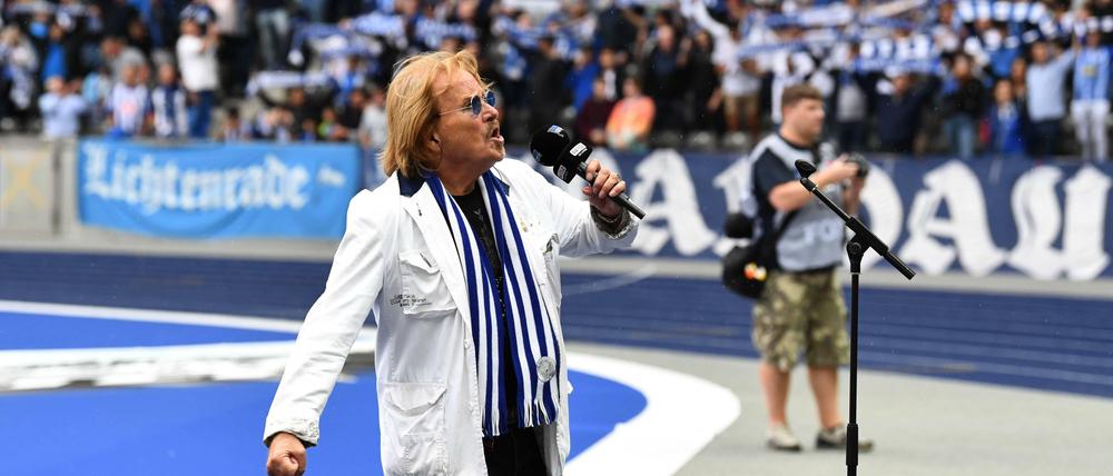 Erster Reihe: Frank Zander.
