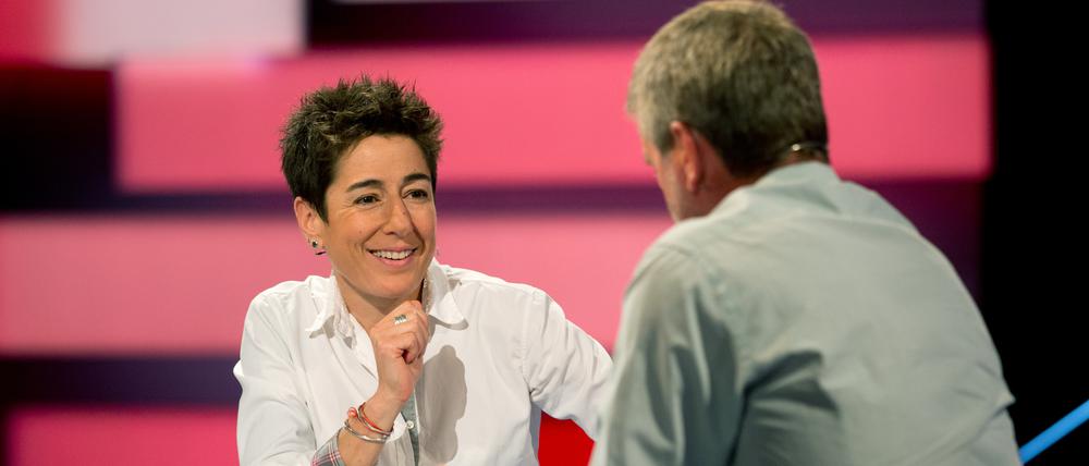 Dunja Hayali spricht im "Aktuellen Sportstudio" mit Friedhelm Funkel, Trainer von Fortuna Düsseldorf. 