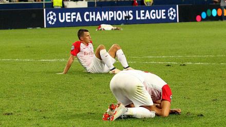 Wieder nichts: Salzburgs Stefan Lainer und Smail Prevljak (r.) nach dem Schlusspfiff. 