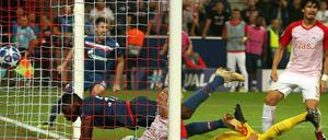 Das Ende der Champions-League-Träume: El Fardou Mohamed Ben Nabouhane (oben) gleicht für Belgrad aus. 