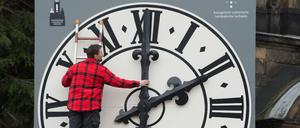 Alte mechanische Uhren wie hier an der Dresdner Lukaskirche können nur mit großem Aufwand umgestellt werden.