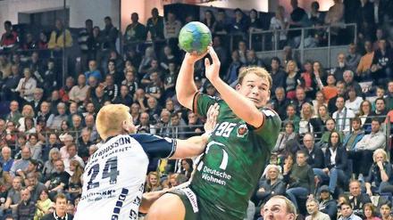 Energie, Kraft und Tatendrang. Paul Drux ist in Eins-gegen-Eins-Situationen besonders stark und besitzt darüber hinaus ein breites Wurfrepertoire. Foto: Paul Zinken/dpa