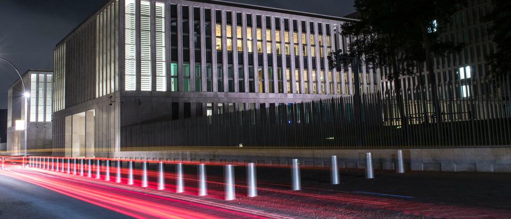 Die neue BND-Zentrale in Berlin. 800 Leute arbeiten hier bereits.