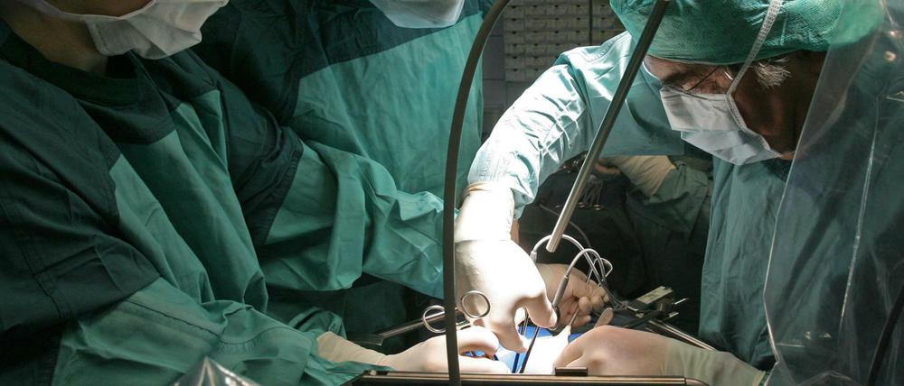Lebensrettend: Am Uni-Klinikum Jena wird einem Organspender eine Niere entnommen.