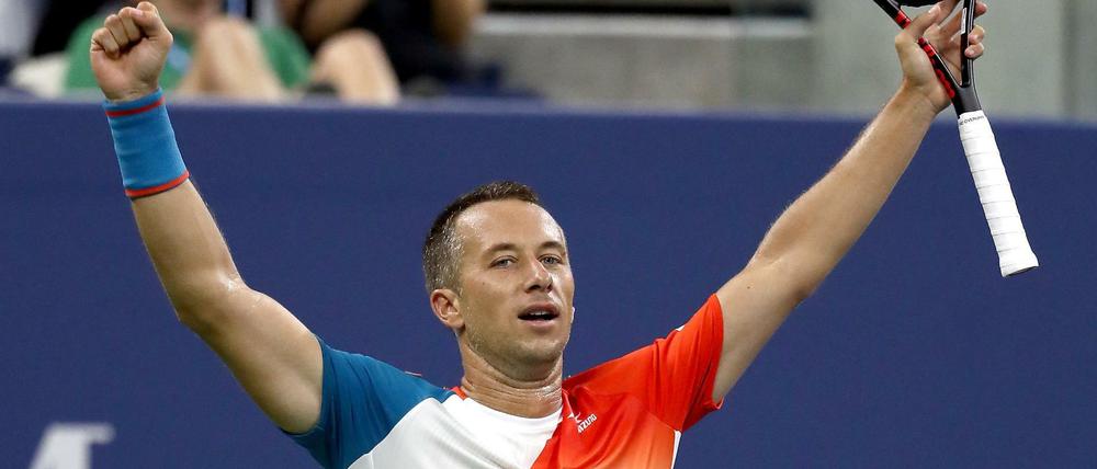 Geschafft. Nach vier langen Sätzen setzt sich Philipp Kohlschreiber sensationell durch.