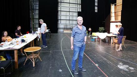 Intendant Martin Woelffer bei den Proben zu „Willkommen bei den Hartmanns“ im Schillertheater. Premiere ist am 23. September.