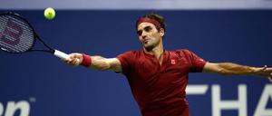 Vergeblich gestreckt. Roger Federer verliert gegen John Milman in vier Sätzen.