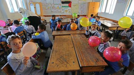 Für die palästinensischen Kinder hat die Schule gerade wieder begonnen.