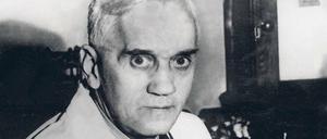Bakterienforscher. Alexander Fleming – hier 1943 in seinem Laboratorium im Londoner St. Mary Hospital – erhielt 1945 für die Entdeckung des Penicillins den Nobelpreis für Medizin.