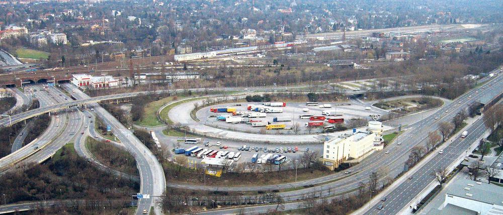 Das Autobahn Dreieck Funkturm in Berlin Charlottenburg