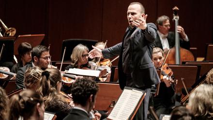 Yannick Nézet-Séguin dirigiert das Rotterdam Philharmonic Orchestra.