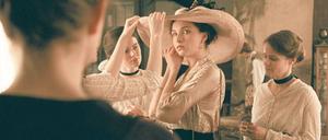 Nicht mehr behütet. Julia Jakab hat als Írisz ihre Eltern verloren.  