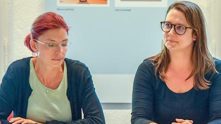 Diana Golze (l) und Anja Mayer, Landesvorsitzende der Brandenburger Linken