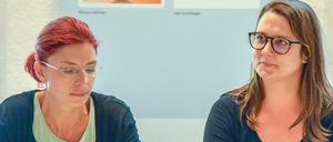 Diana Golze (l) und Anja Mayer, Landesvorsitzende der Brandenburger Linken