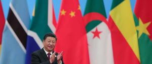 Afrika zu Gast bei China: Zum Gipfel in Peking hat Chinas Staatspräsident Xi Jinping mehr als 50 Staats- und Regierungschefs aus Afrika willkommen geheißen.