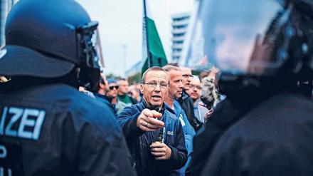 "Wir verteidigen uns nur", behaupten die Wutbürger in Chemnitz.