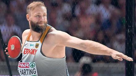 Konzentration vor der Kraftanstrengung: Robert Harting gilt als der bedachte Riese in der Leichathletikszene.