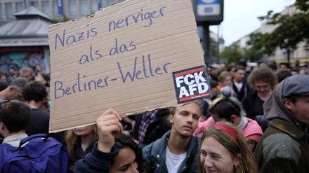 Demonstration gegen rechte Gewalt in Chemnitz am Berliner Hermannplatz am 30. August 2018.