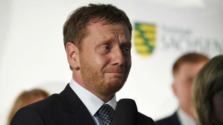 Der Ministerpräsident von Sachsen, Michael Kretschmer (CDU) spricht beim Sachsengespräch im Stadion des Chemnitzer FC. 