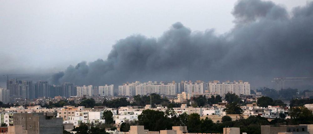 In Libyens Hauptstadt Tripolis kommt es immer wieder zu Kämpfen rivalisierender Milizen - so wie auf diesem Bild von 2016.