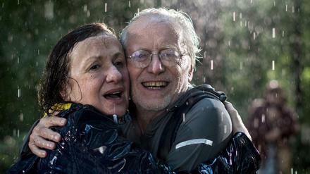 Letzte Umarmung. Anna (Irene Fischer) und ihr geliebter Hans (Joachim Luger). 