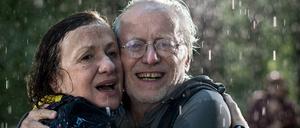 Letzte Umarmung. Anna (Irene Fischer) und ihr geliebter Hans (Joachim Luger). 
