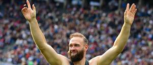 Tschüss. Robert Harting winkt den Fans im Berliner Olympiastadion ein letztes Mal zu.