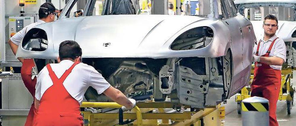 Porsche ist groß in Sachsen, stellt allein in Leipzig mit 4000 Mitarbeitern die Modelle Macan und den Panamera her.
