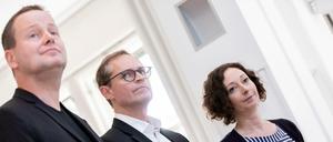 Klaus Lederer (l-r, Die Linke), Kultursenator von Berlin, Michael Müller (SPD), Regierender Bürgermeister von Berlin, und Ramona Pop (Bündnis 90/Die Grünen), Wirtschaftssenatorin von Berlin.