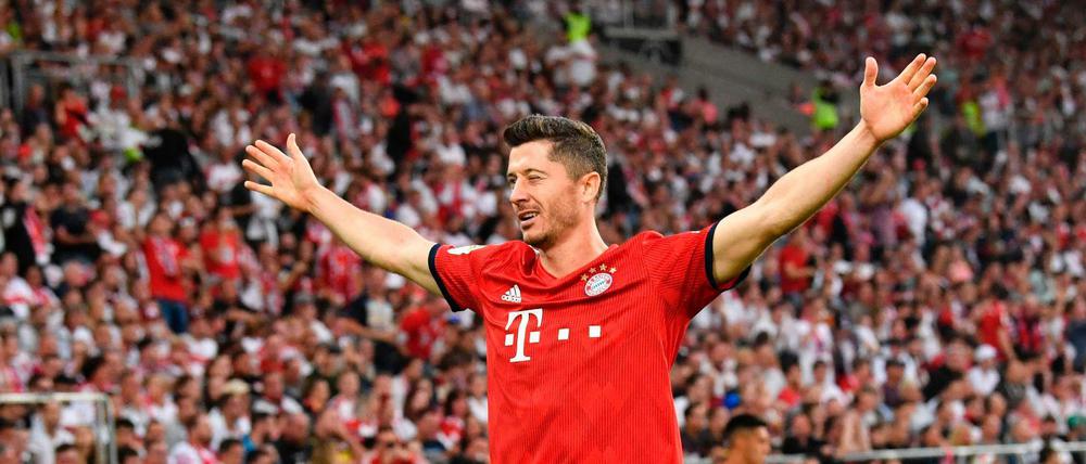 Und sie gewinnen, und gewinnen, und gewinnen. Robert Lewandowski und die Bayern stehen schon wieder ganz oben.