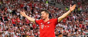 Und sie gewinnen, und gewinnen, und gewinnen. Robert Lewandowski und die Bayern stehen schon wieder ganz oben. 