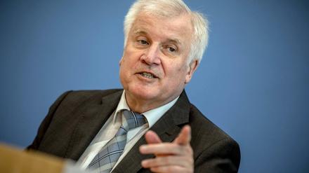 Beifall von rechts. Seehofers Töne gefallen der AfD.