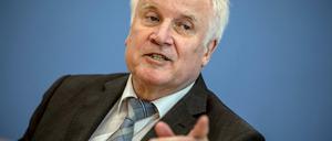 Beifall von rechts. Seehofers Töne gefallen der AfD.