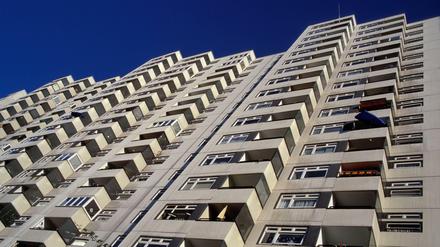 Eine Gruppe junger Architekturstudenten mit dem Namen "Aktion 507" verweist auf die Unzufriedenheit der Bewohner des Märkischen Viertels. Diese Kritik wird mit Zitaten der Mieter aus dem Märkischen Viertel belegt: ". . . jar nischt jibt't hier, det einzije, wat et hier jibt is Langeweile . . ."