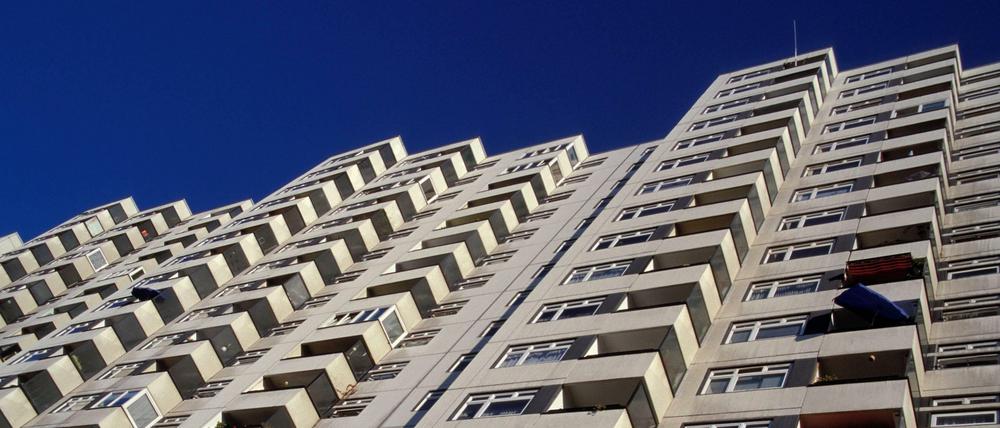 Eine Gruppe junger Architekturstudenten mit dem Namen "Aktion 507" verweist auf die Unzufriedenheit der Bewohner des Märkischen Viertels. Diese Kritik wird mit Zitaten der Mieter aus dem Märkischen Viertel belegt: ". . . jar nischt jibt't hier, det einzije, wat et hier jibt is Langeweile . . ."