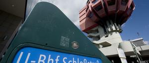 In der Planung hieß das 47 m hohe Gebäude "Turmrestaurant". Die Berliner machten daraus liebevoll den "Bierpinsel". Geplant 1968, eröffnet 1976. Seit 2010 steht das Gebäude leer.