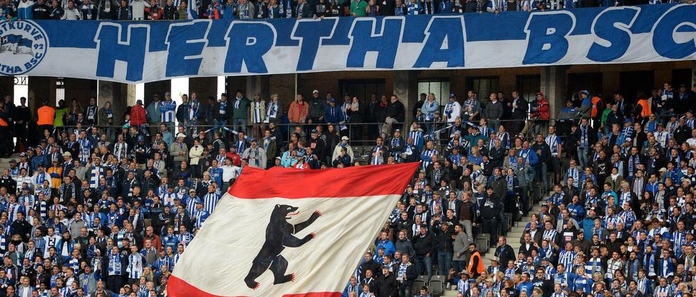 Ganz so viele wie hier bei einem Heimspiel im Olympiastadion waren es dann doch nicht: Etwa 2500 schauten in Mariendorf beim Kiezkick zu.