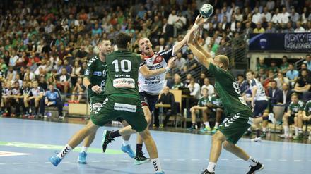 Zu wenig Kraft trotz Überzahl: Die Berliner Füchse konnten den aggressiven Flensburgern zu wenig entgegensetzen.