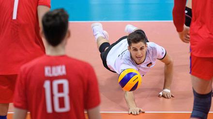 Der lange Arm des Moritz Reichert. Der 23 Jahre alte Außenangreifer soll bei den BR Volleys Nachfolger von Robert Kromm werden. 