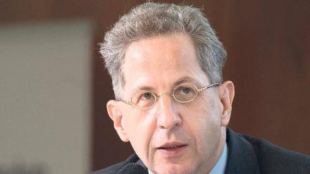 Hans-Georg Maaßen wirft manchen Medien "Falschberichterstattung" vor und setzt sie mit Anwaltsbriefen unter Druck. 