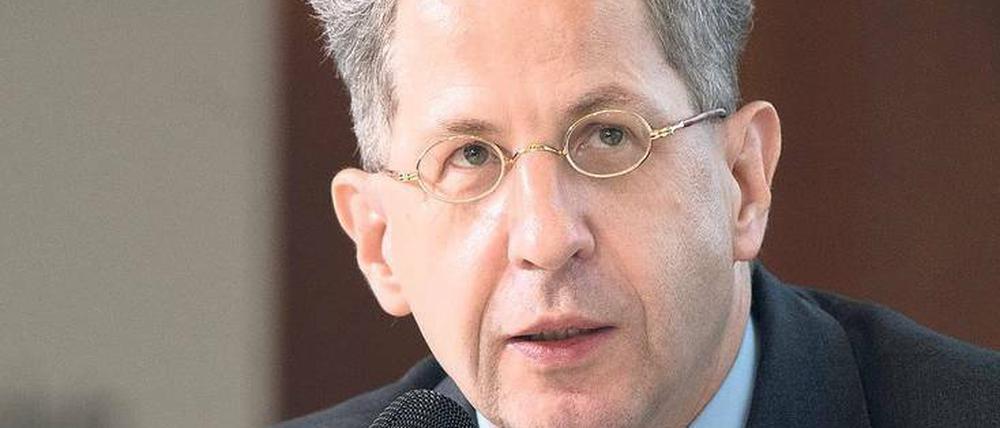 Hans-Georg Maaßen wirft manchen Medien "Falschberichterstattung" vor und setzt sie mit Anwaltsbriefen unter Druck. 