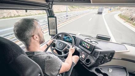 Mehr Überblick. Fahrer des neuen Actros werden von Kameras unterstützt. 