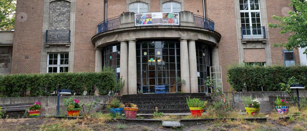 Die Villa, die viele Jahre leer stand, soll ein Zentrum für Westend werden.