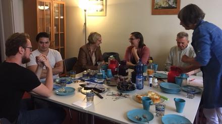  Aktion "Kaffee und Kuchen mit dem Tandem-Projekt" in Tempelhof-Schöneberg.