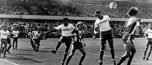 Hart umkämpft. Eine Szene aus dem Pokalspiel 1982.