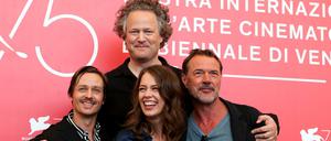 Regisseur Florian Henckel von Donnersmarck mit Tom Schilling, Paula Beer und Sebastian Koch. 