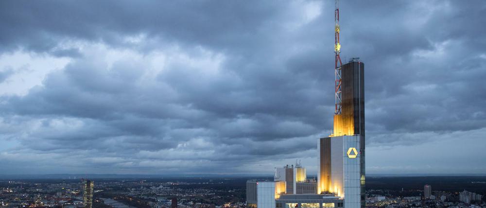 Dunkle Wolken: Die Commerzbank fliegt aus dem Dax raus. 
