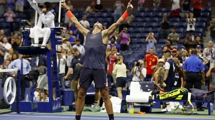 Hat sich gelohnt. Nach über vier Stunden Arbeit ist Feierabend für Rafael Nadal.